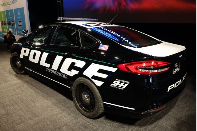 Rendőrség police Ford elektromos autó plug-in hibrid