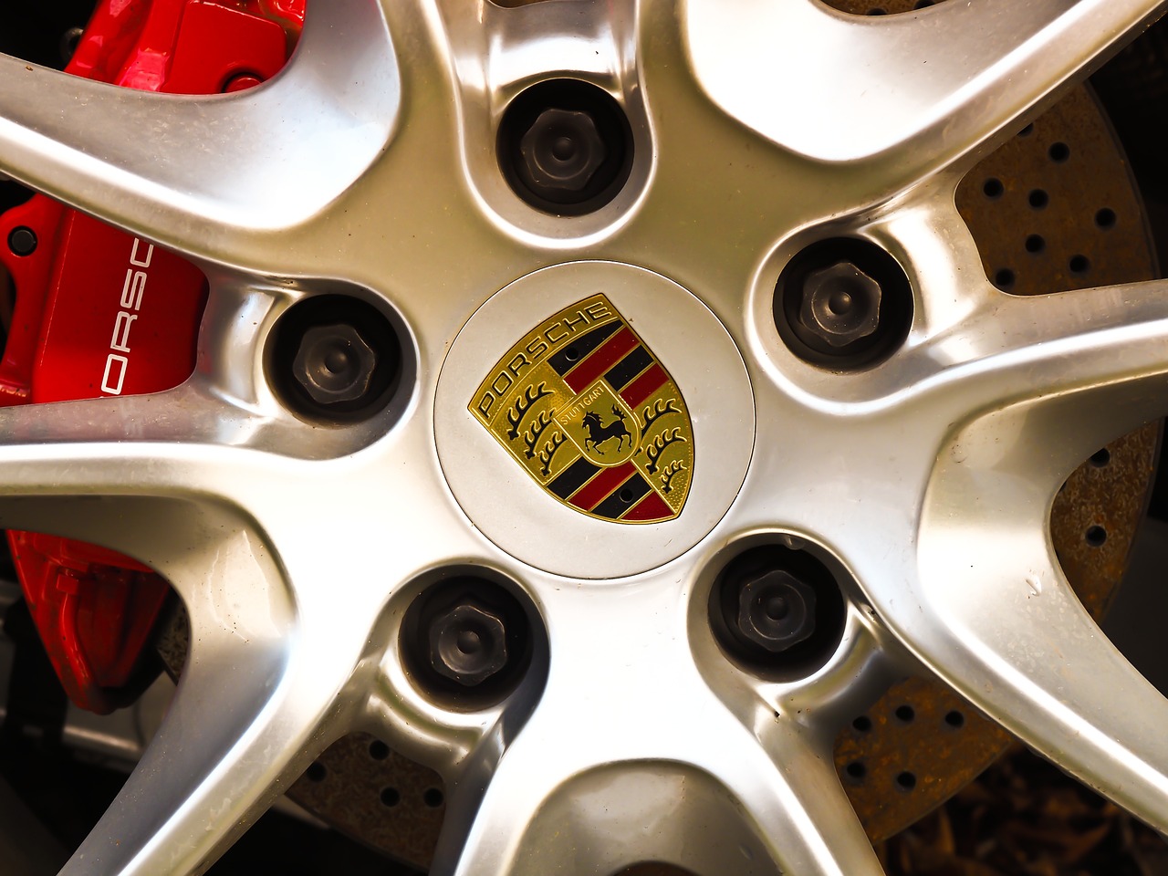 Hatalmas a kereslet a Porsche Taycan szériára
