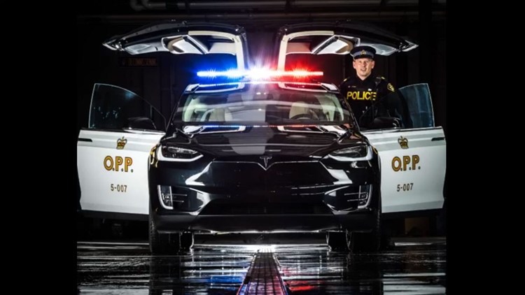 Tesla rendőrautó