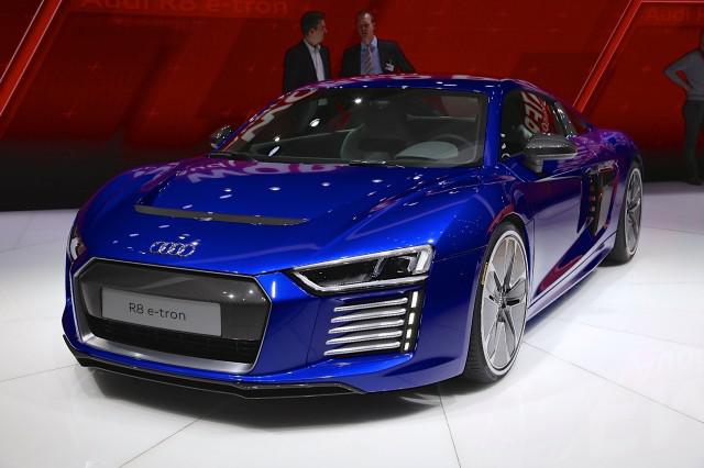 Az Audi R8-as is elektromos újítást kap