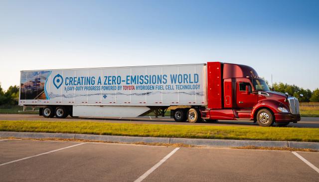 A Toyota 82 millió dollárt költ az új hidrogén kamionjaira