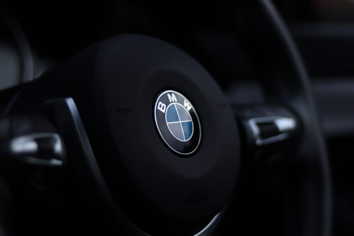 BMW i4 VS Tesla Model 3