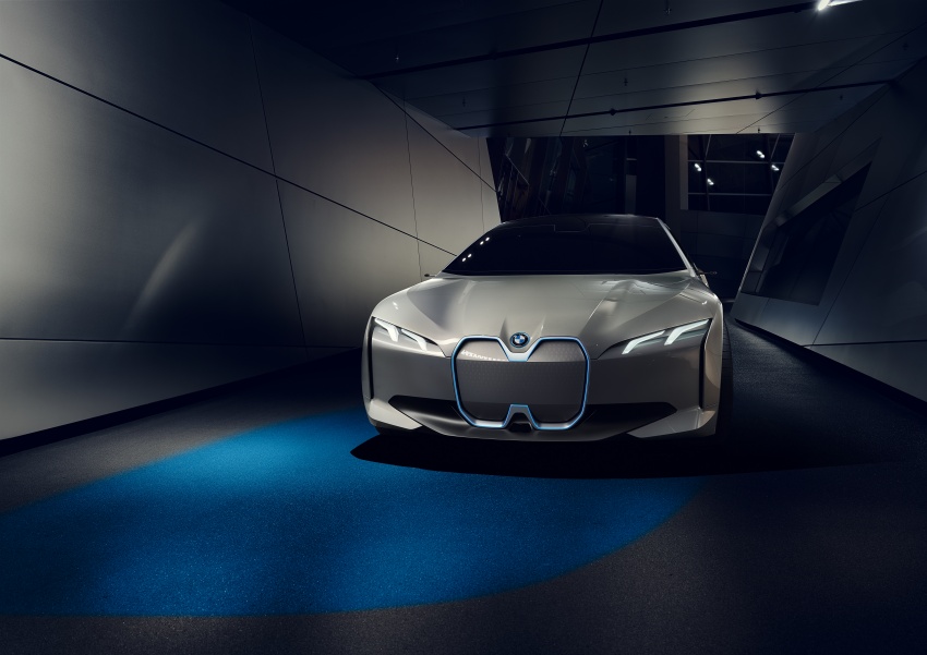 BMW i7-es újratöltve