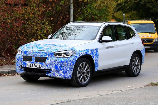 Érkezik a BMW IX3