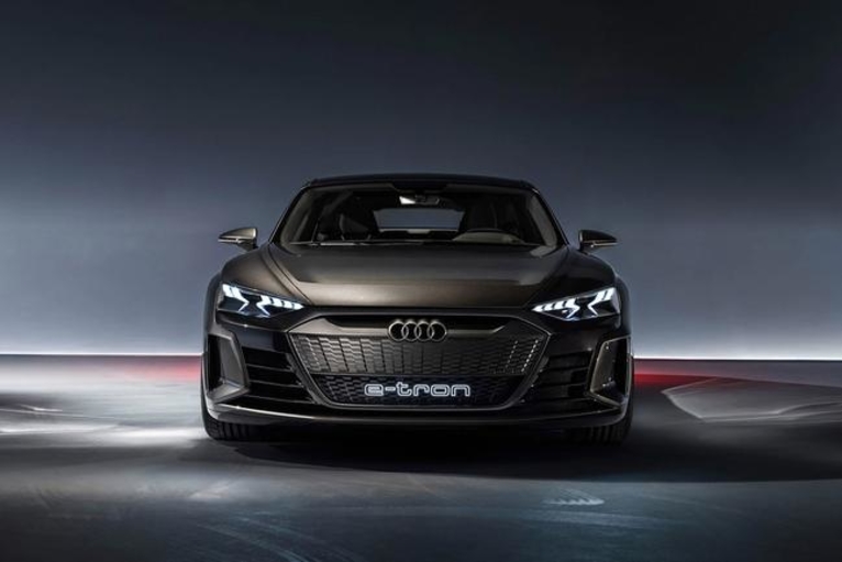 Megmutatkozott az Audi e-tron GT