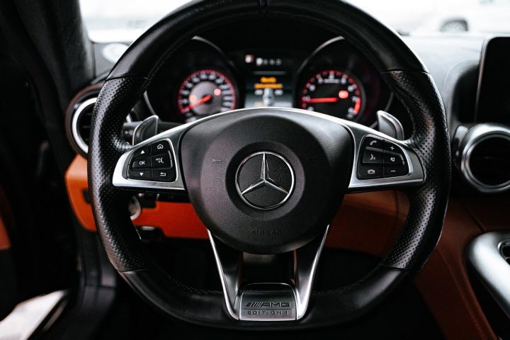 A Mercedes 3. szintű önvezetéssel száguld