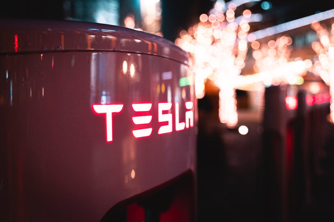 A Tesla töltők dominálni fogják a piacot
