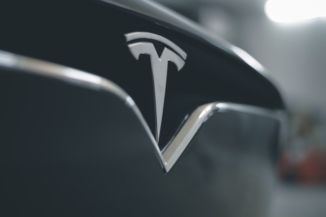 A Tesla már 5 millió autónál tart